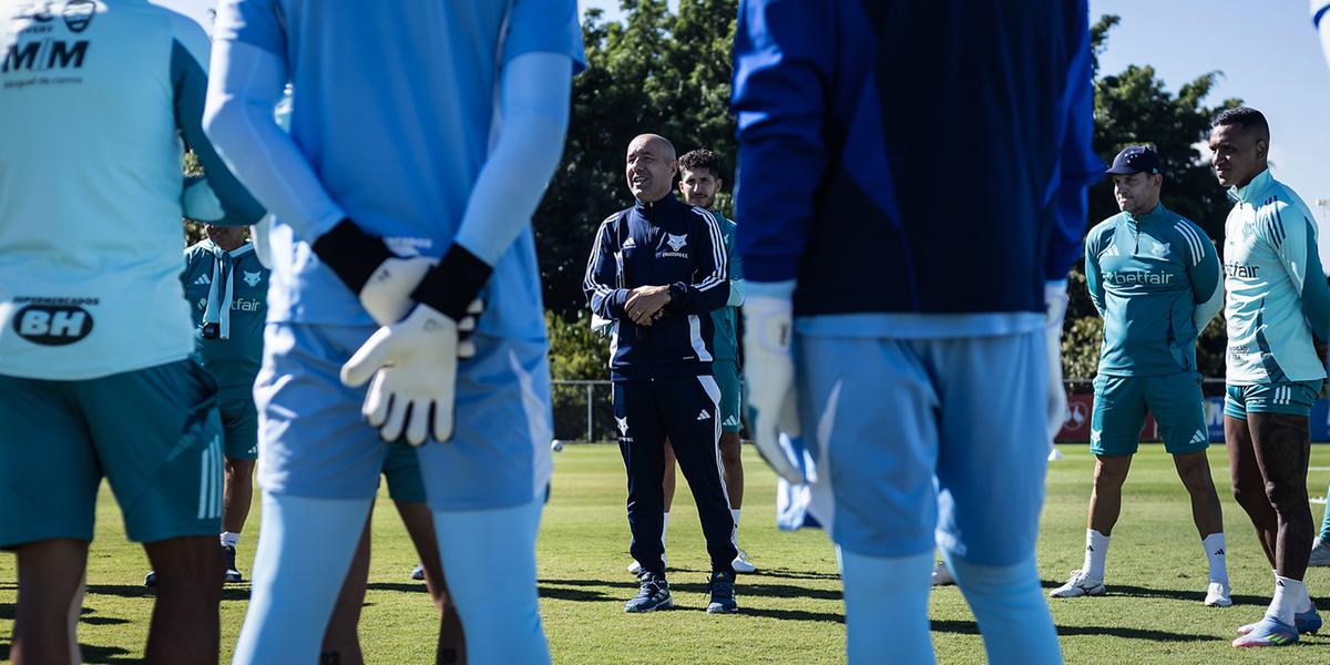 Técnico celeste precisa definir o substituto de Kaiki na lateral esquerda (Foto: Gustavo Aleixo/Cruzeiro)