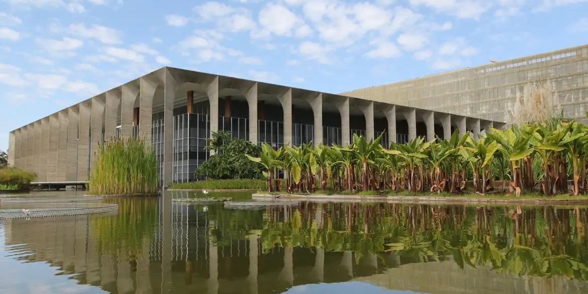 “O governo brasileiro manifesta sua indignação com o anúncio, feito em 9 de julho, da imposição de tarifas de importação de 50% sobre todos os produtos exportados pelo Brasil para os Estados Unidos, a partir de 1° de agosto”, diz a carta. (Fabio Rodrigues Pozzebom/Agência Brasil)