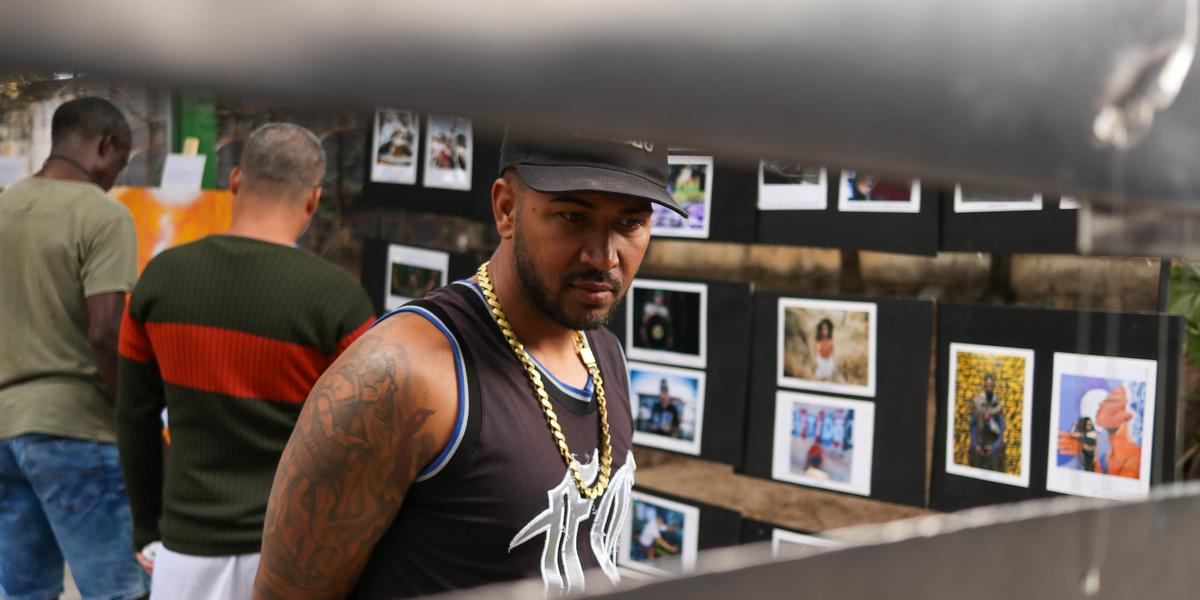 Proposta é valorizar os territórios e reconhecer o hip-hop como linguagem de resistência, arte e transformação social (Divulgação/DOIS PÉS PRODUTORA)