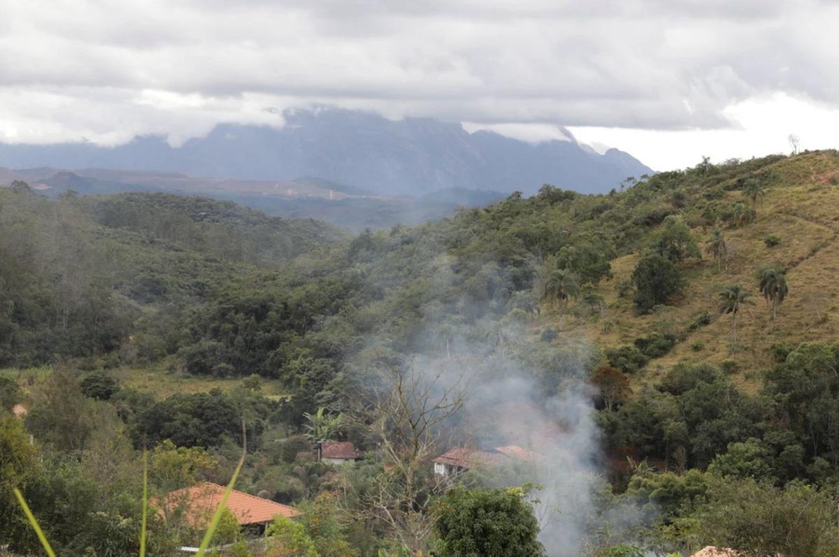 Vista de parte do distrito de Camargos, próxima da área prevista para uma das pilhas de rejeito (André Luís Carvalho/Cortesia)