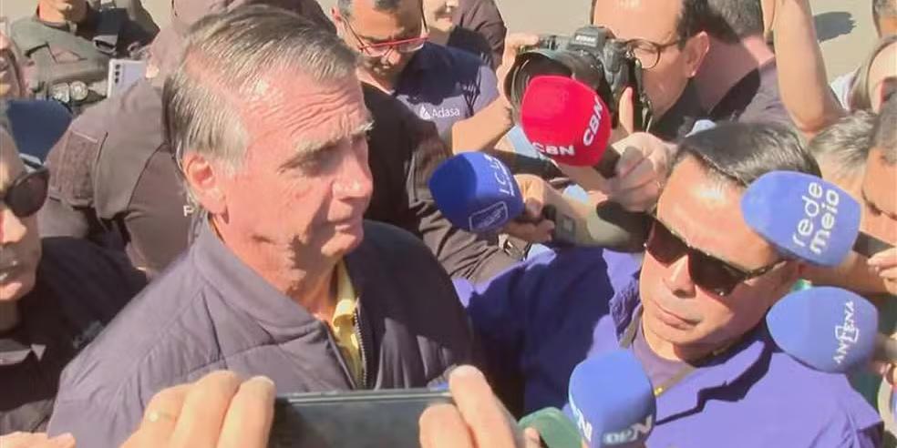 Bolsonaro dá entrevista após colocar tornozeleira eletrônica (TV Globo/Reprodução)