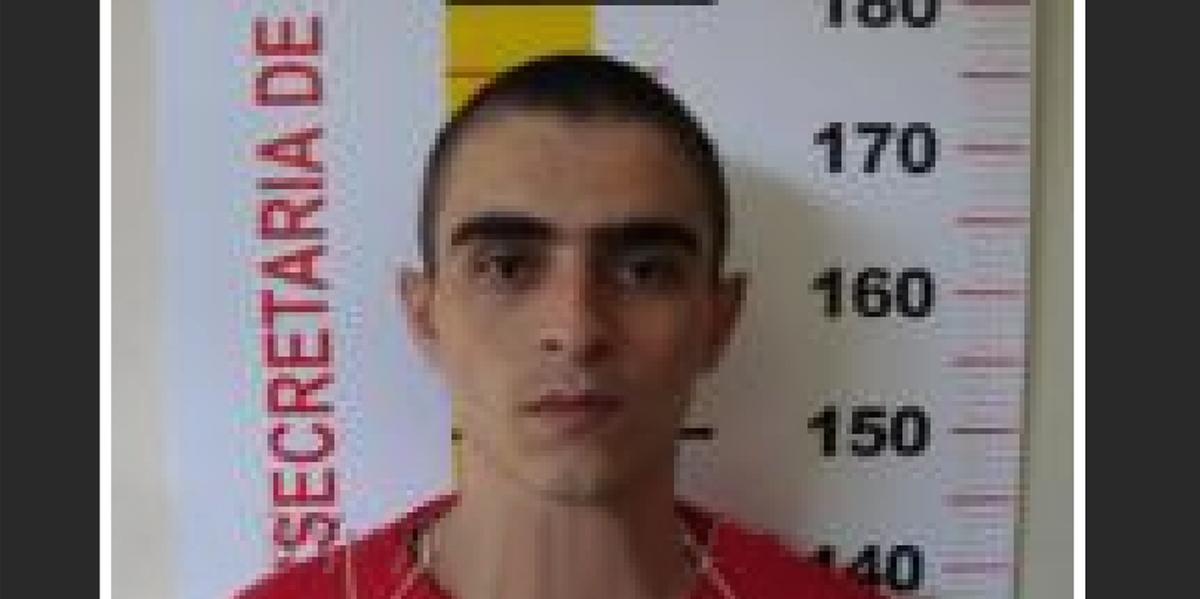 Cláudio Adão Lima do Nascimento está foragido e tem mandados de prisão por homicídio, estupro e é principal suspeito de caso de feminicídio (Divulgação/Polícia Civil)