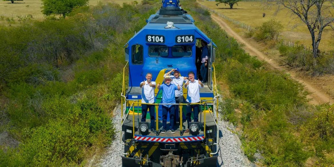 O início da operação da ferrovia está previsto para o final deste ano, em fase de comissionamento, com os primeiros transportes de cargas saindo do Terminal Intermodal de Cargas do Piauí até a região centro-sul do Ceará e a algumas regiões de Pernambuco (Ricardo Stuckert)