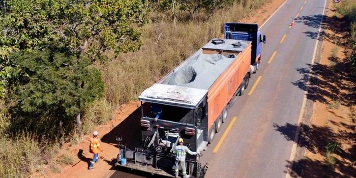 Obras na MGC-459, em Felixlândia, região Central de Minas (Divulgação / DER)