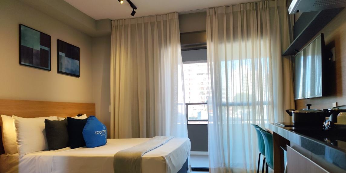 Novo Roomo Vila Clementino oferece studios mobiliados, coworking e lavanderia para estadias curtas e longas (Divulgação)