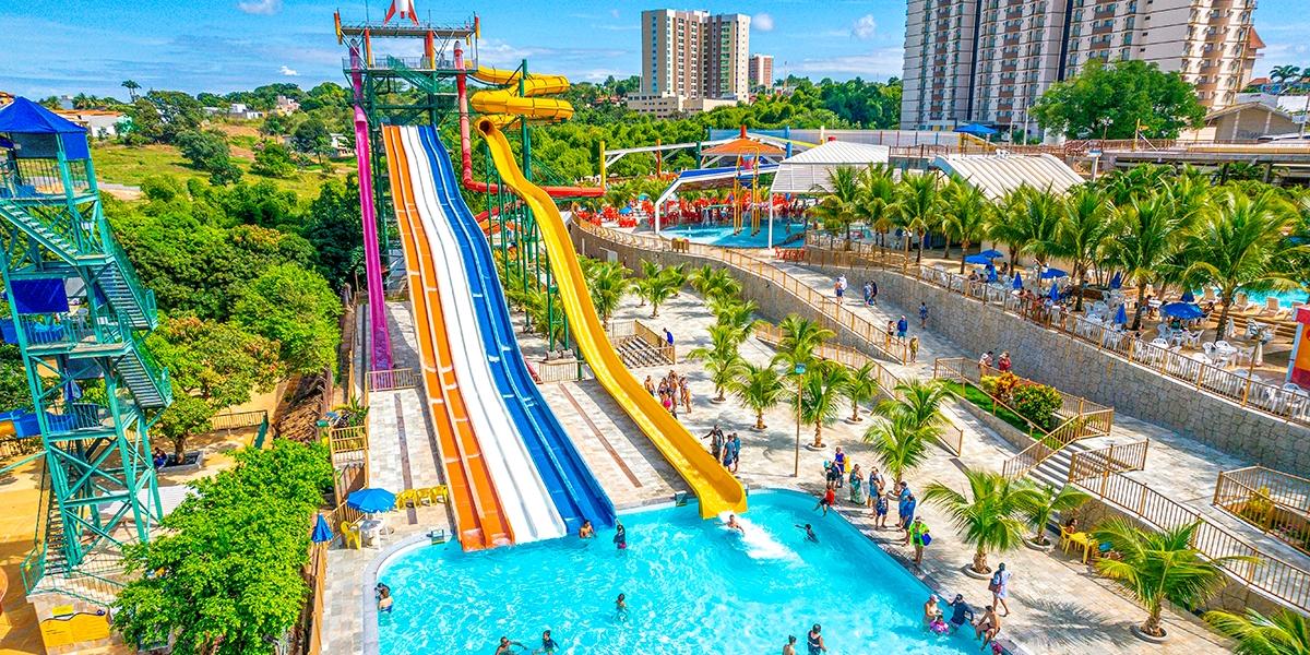 Piscinas mornas, brinquedos aquáticos e áreas infantis tornam a experiência ainda mais divertida no diRoma Acqua Park, o principal parque temático da cidade (Divulgação/Grupo DiRoma)