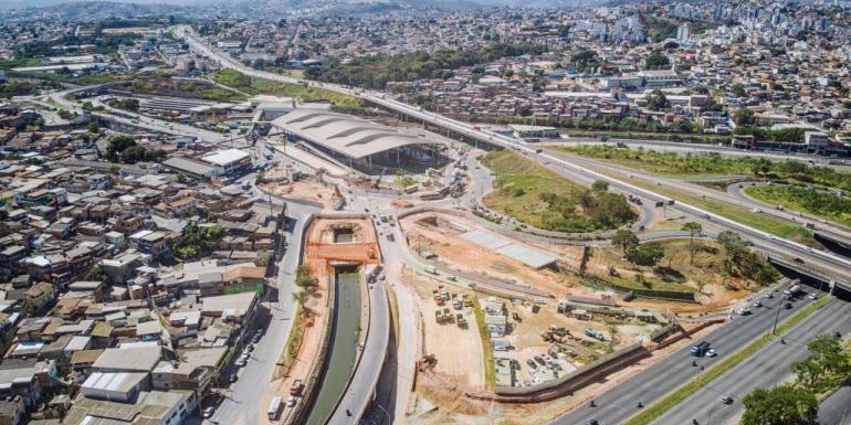 Desde 15 de maio, estão sendo executadas a terraplanagem e a pavimentação em vias do entorno (PBH/Divulgação)