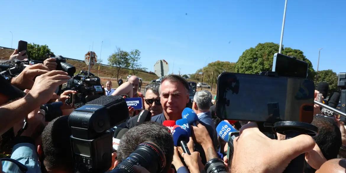 Na tarde de ontem, Bolsonaro exibiu a tornozeleira eletrônica e deu entrevista ao visitar a Câmara dos Deputados (Antônio Cruz / Agência Brasil)