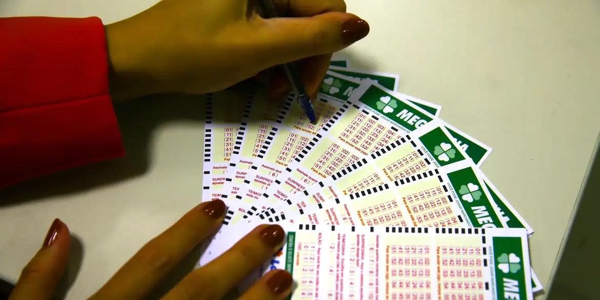 Para o próximo concurso, as apostas podem ser feitas até as 19h (horário de Brasília) de quinta-feira (24), em qualquer lotérica do país ou pela internet, no site ou aplicativo da Caixa. (Divulgação / Agência Brasil)