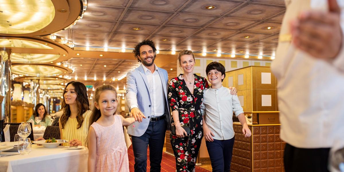 Promoção especial da Costa Cruzeiros permite que famílias e grupos viagem com até dois hóspedes gratuitos em roteiros pelo Brasil, Argentina e Uruguai (Divulgação)