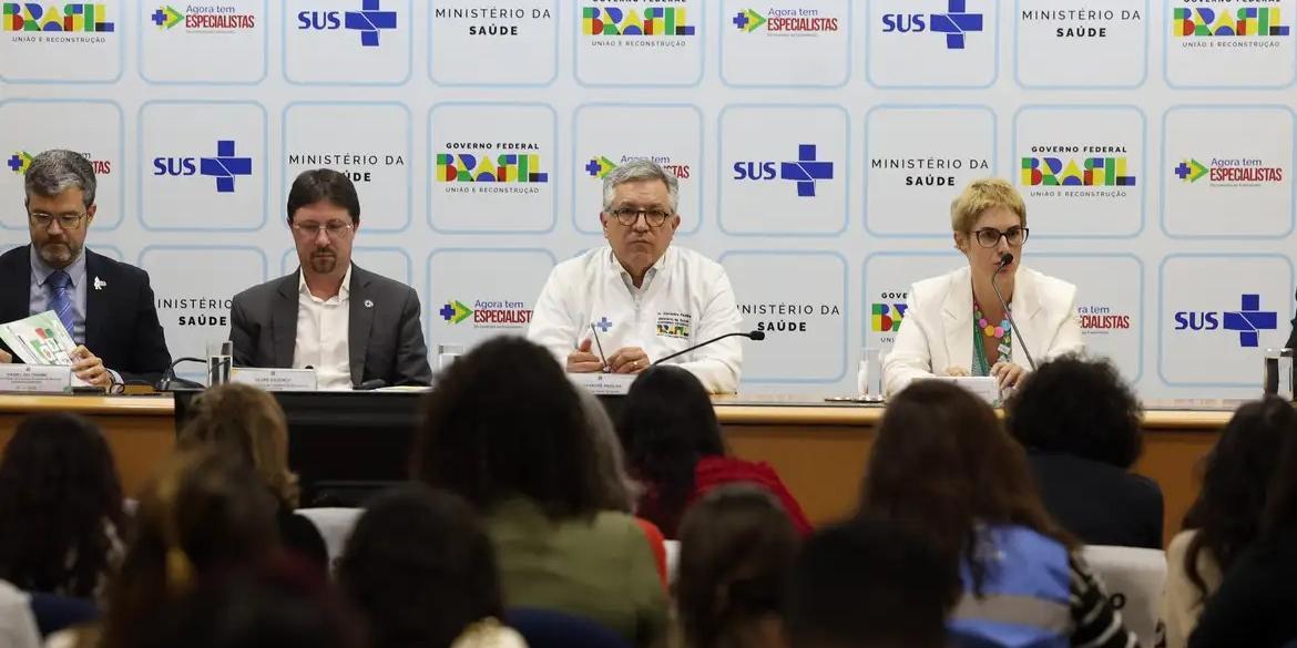 O edital para a seleção dos profissionais será publicado nesta quinta-feira (24); As inscrições começam na próxima segunda-feira (28) e vão até o dia 10 de agosto (Antonio Cruz/Agência Brasil)