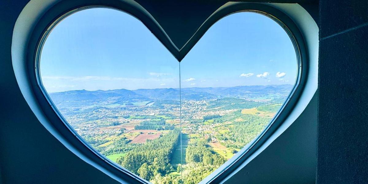 Novo elevador levará turistas ao mirante localizado no “coração” do Cristo Protetor de Encantado, que oferece vista privilegiada do Vale do Taquari, no RS. (Divulgação)