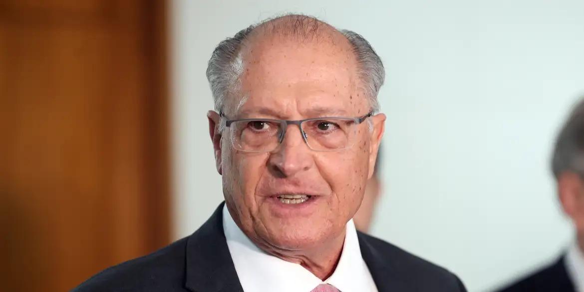 Alckmin fala durante entrevista coletiva após participar de reunião com Abrão Neto, Presidente da Câmara Americana de Comércio para Brasil (Valter Campanato/Agência Brasil)