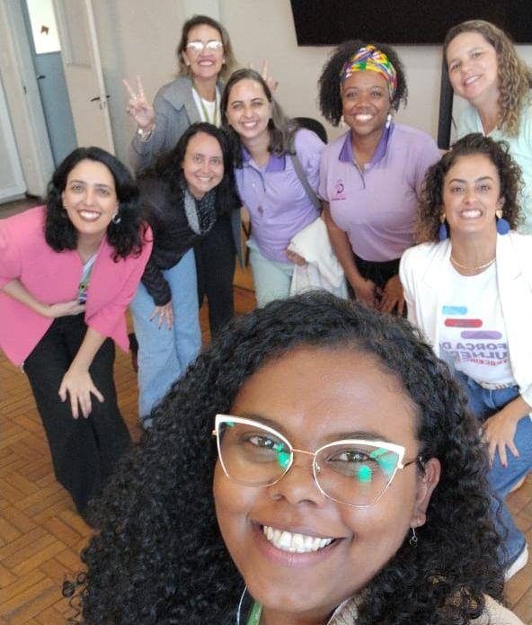 Patrícia Amorim com representantes de ONGs do terceiro setor (Sistema Divina Providencia/Divulgação)