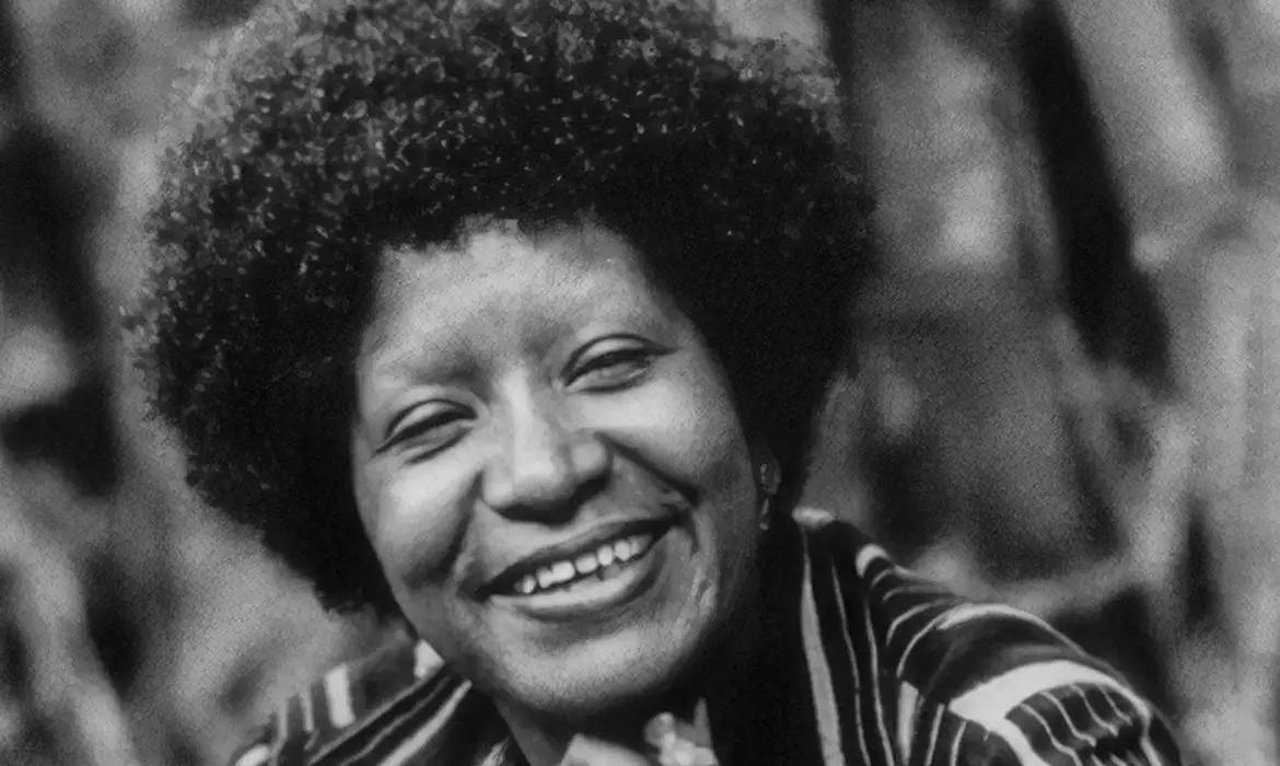 Lélia Gonzalez partiu cedo, em 1994 aos 59 anos (wikipedia.org)