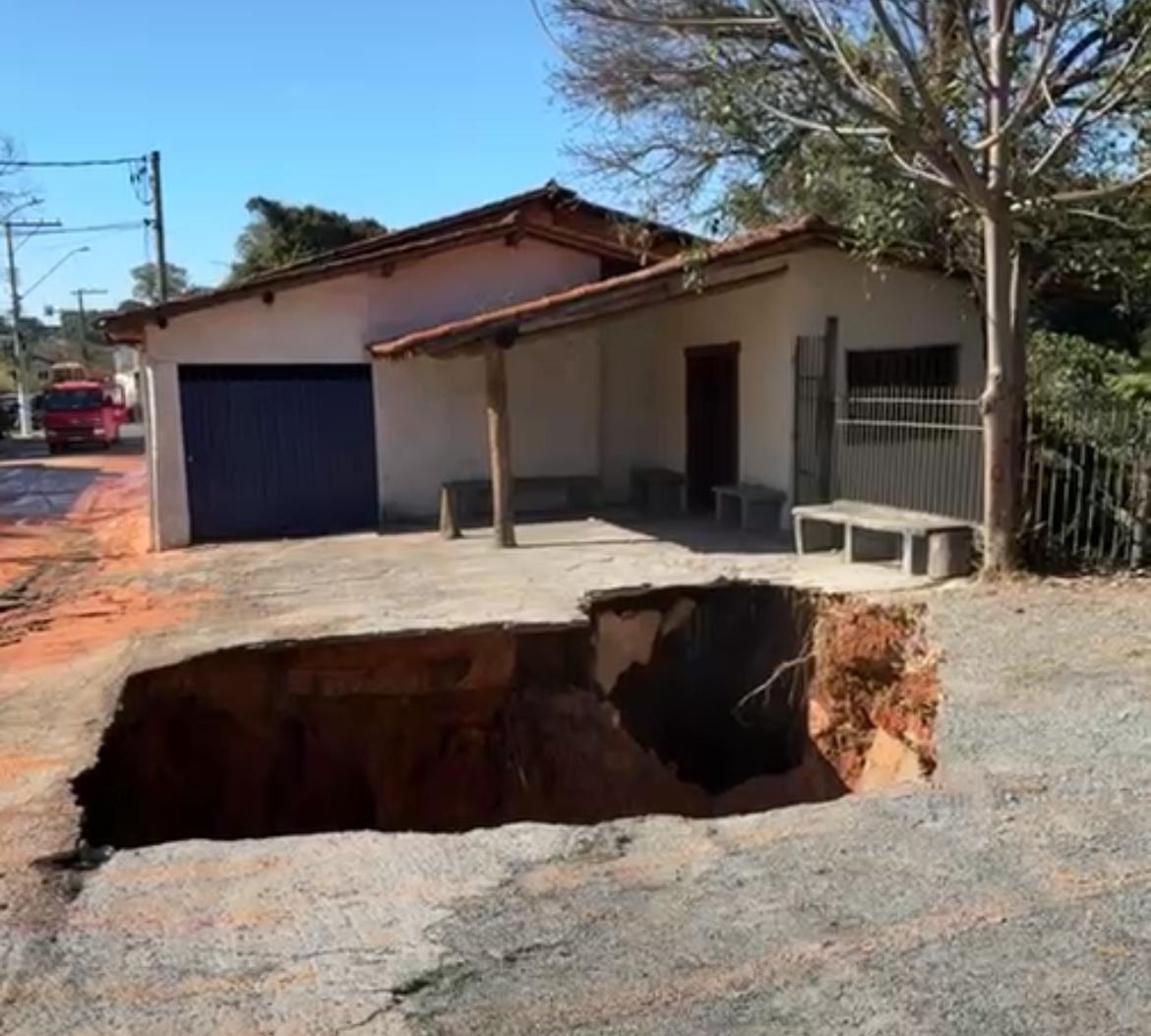 Caso ocorreu na Rua Bonfim, no Centro Histórico de Santa Luzia (Reprodução/redes sociais)
