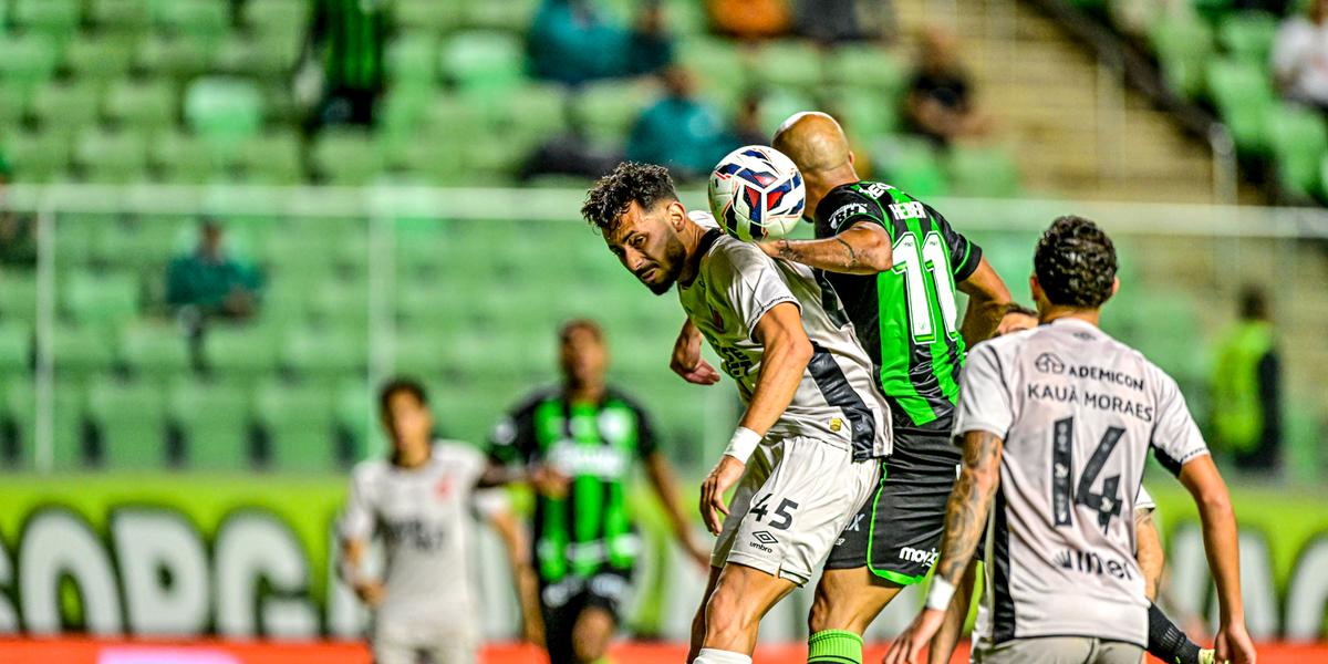 Coelho fez outra partida irregular e corre risco de entrar no Z4 (Mourão Panda / América)