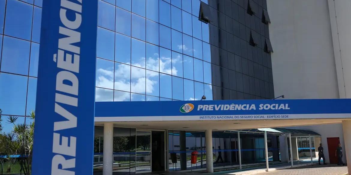 O afastamento está relacionado à Operação Sem Desconto, que investiga descontos irregulares feitos por entidades associativas em benefícios de aposentados e pensionistas (Fabio Rodrigues-Pozzebom/ Agência Brasil)
