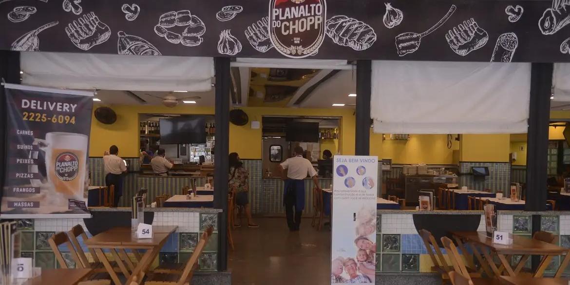 De acordo com a entidade, o tarifaço exercerá pressão no mercado interno sobre produtos considerados carros-chefes da exportação brasileira, como café, carnes, pescados e suco de laranja (Tânia Rêgo/Agência Brasil)