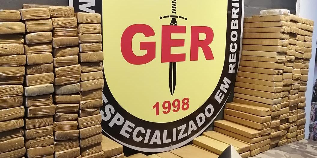 Ao todo, 214 barras de maconha oriundas de São Paulo foram apreendidas em Juiz de Fora (Divulgação/ PM)