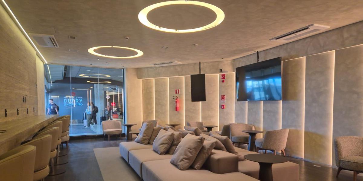 Segunda sala VIP da BRT Lounges no terminal tem localização estratégica em frente ao Embarque Doméstico, no segundo pavimento (Divulgação)