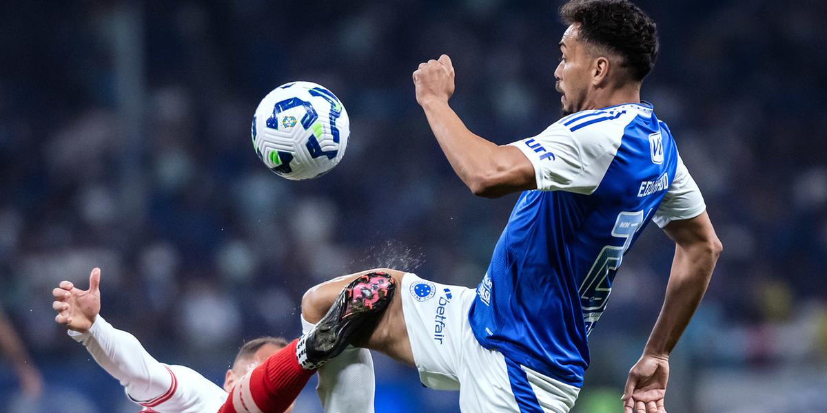 Time do CRB marcou muito forte (Foto: Gustavo Aleixo/Cruzeiro)
