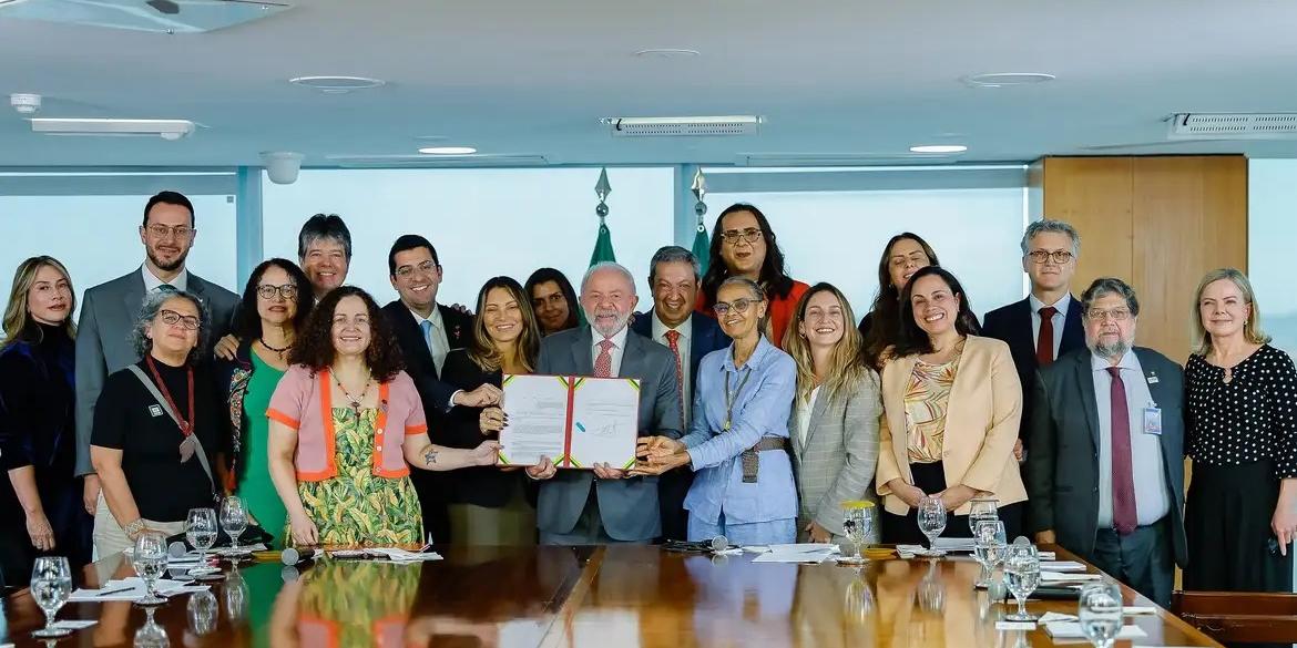 De acordo com o governo federal, a partir da publicação da lei, as autoridades sanitárias terão um prazo de dois anos para implementar medidas (Ricardo Stuckert/PR)