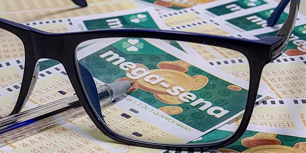 Apostas podem ser feitas até as 19h (horário de Brasília), nas casas lotéricas credenciadas pela Caixa, em todo o país ou pela internet (Rafa Neddermeyer/Agência Brasil)
