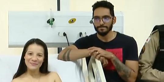 Alexandra da Silva deu à luz a Bernardo e chegou ao Hospital com ajuda de uma escolta policial. Pai Franklin conta que "foi igual cena de filme" (Reprodução/TV)