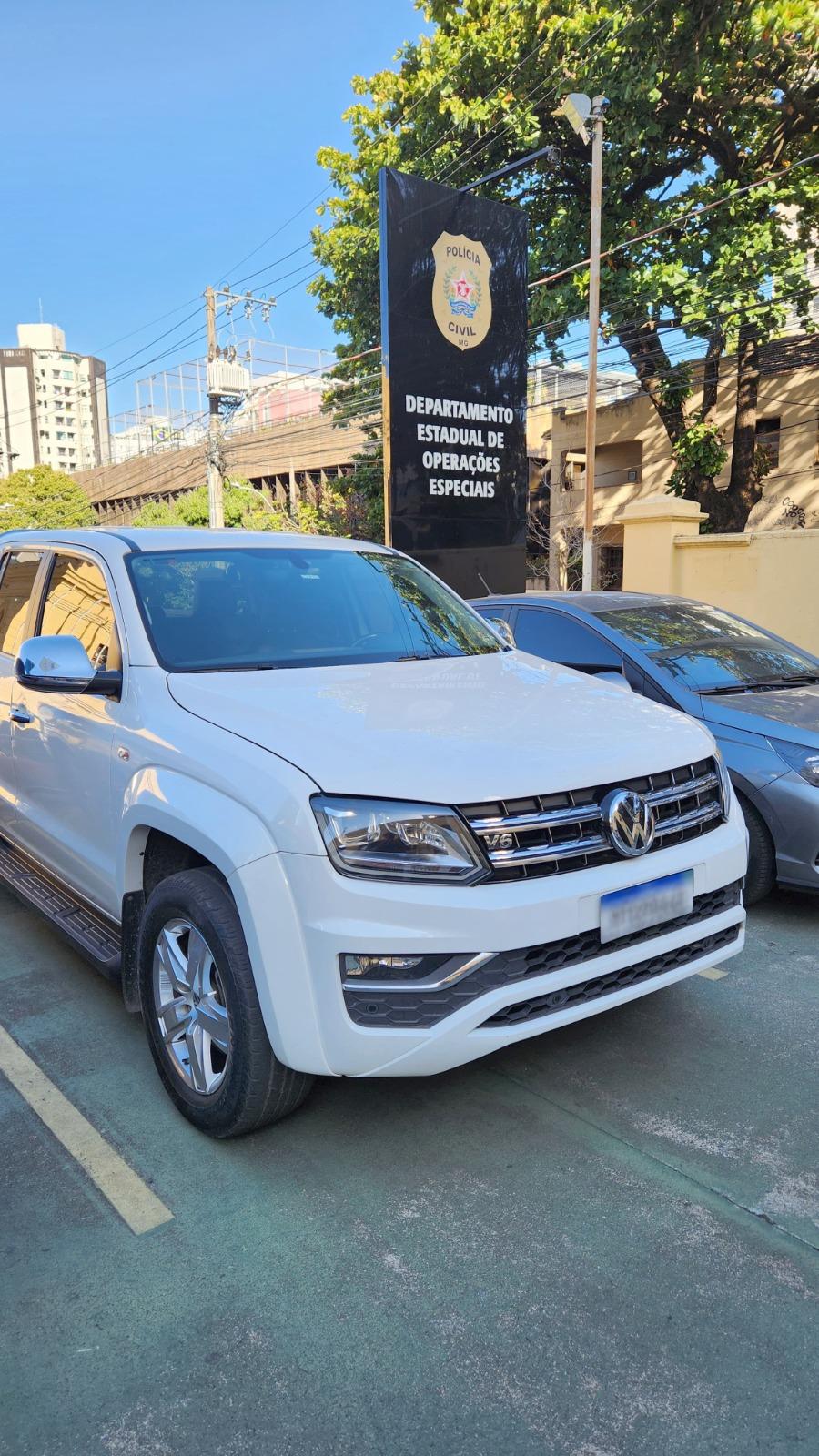 Caminhonete de luxo teria sido comprada com dinheiro do crime, segundo a Polícia Civil; veículo foi apreendido em Vespasiano (Maurício Vieira/Hoje em Dia)