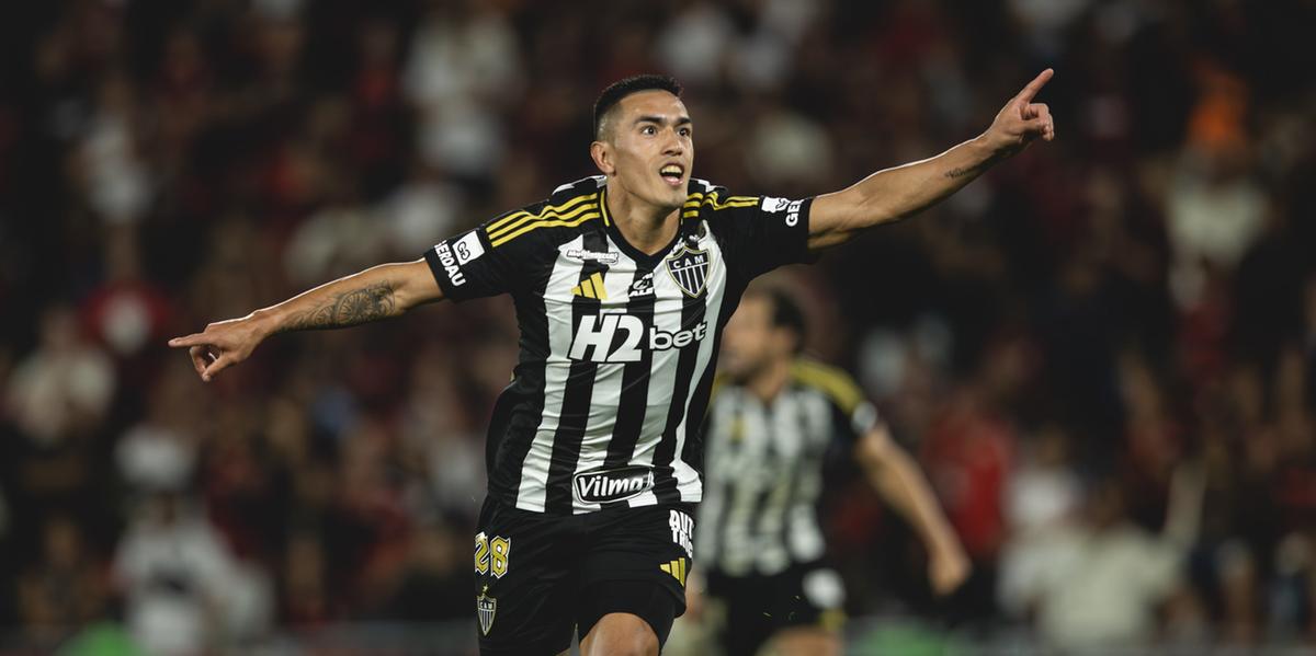 Cuello aproveitou a falha da zaga e fez o gol da partida (Foto: Pedro Souza / Atlético)