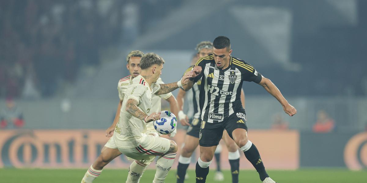 Herói da noite, Cuello dedica vitória do Atlético sobre o Flamengo a Cuca (Pedro Souza)