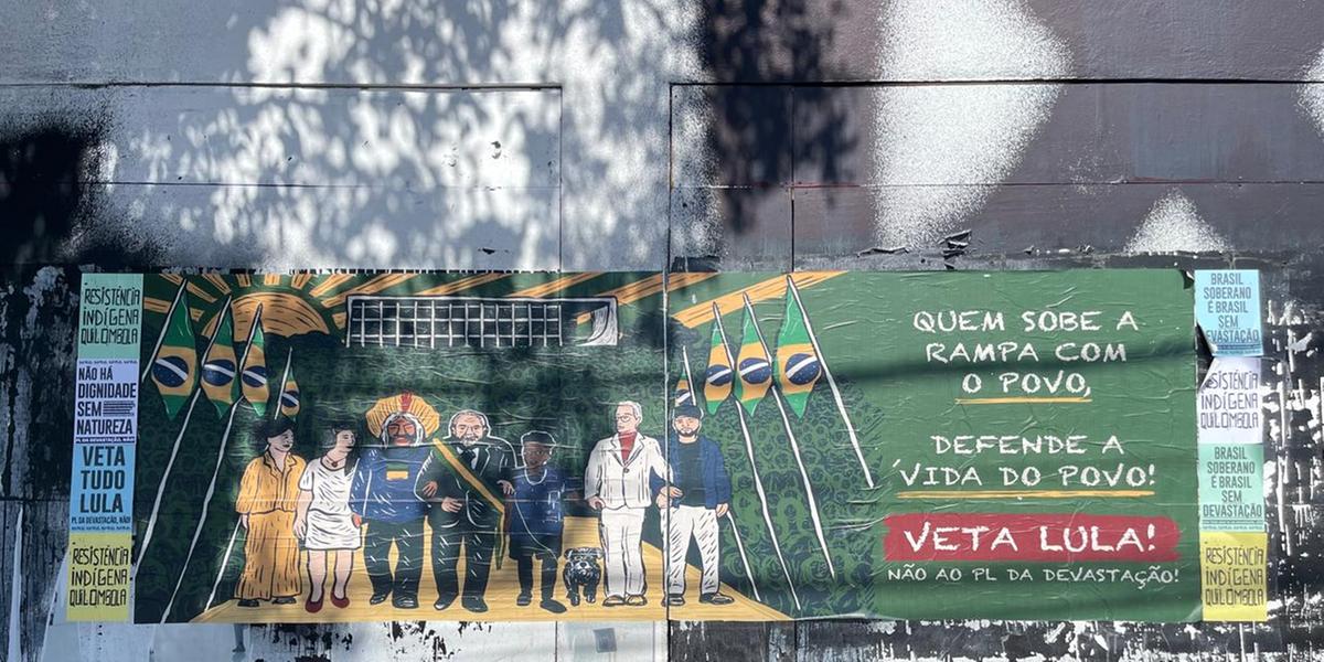 A arte, que retrata Lula subindo a rampa ao lado do povo, foi criada por Thais Trindade e integra ação coordenada pelo Megafone Ativismo, com apoio de mais de 150 coletivos em todo o país (Valéria Marques/Hoje em Dia)