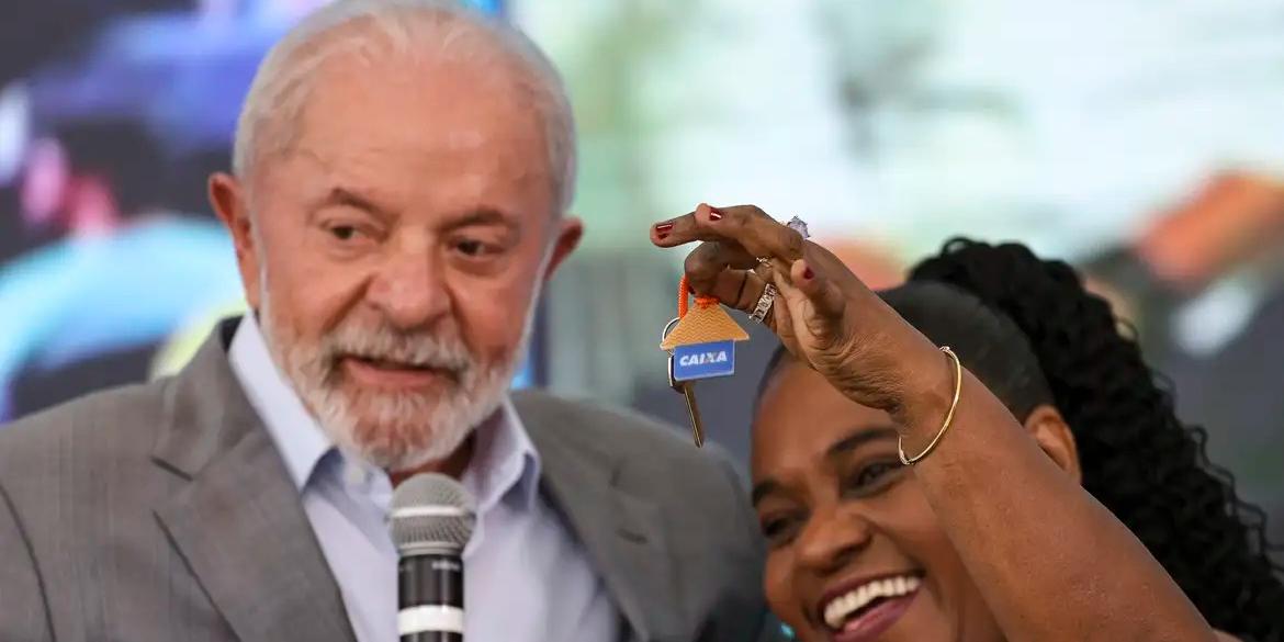 Presidente cobrou, nesta sexta-feira (1°), que a equipe de governo e o Banco Central encontrem alternativas de financiamento para o setor imobiliário, em meio a saques da caderneta de poupança, que é a principal fonte de recursos para crédito habitacional no país (Marcelo Camargo/Agência Brasil)
