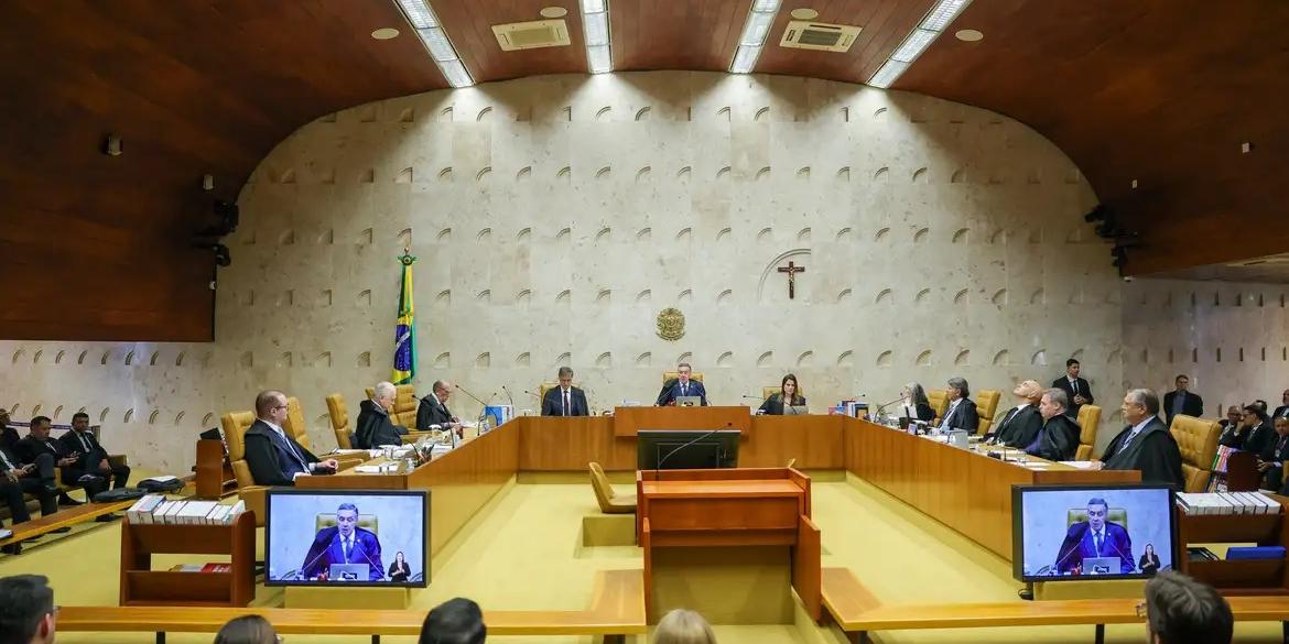 Dirigindo-se a Moraes, Gilmar Mendes disse que o ministro tem prestado serviço fundamental ao Estado brasileiro, demonstrando prudência e assertividade na condução dos procedimentos instaurados para defesa da democracia (undefined)