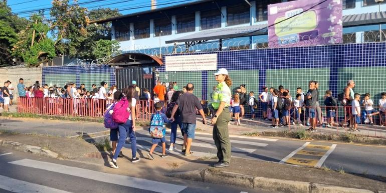 Uma das recomendações da PBH para aliviar o trânsito é o uso de transportes escolares coletivos (Divulgação/PBH)