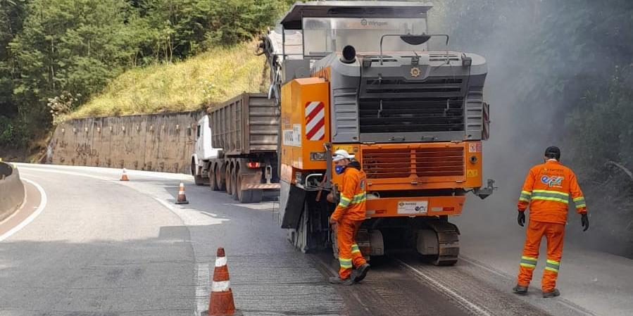 Orientação aos motoristas é reduzir a velocidade ao passar próximo aos locais com interdições (EPR Via Mineira)
