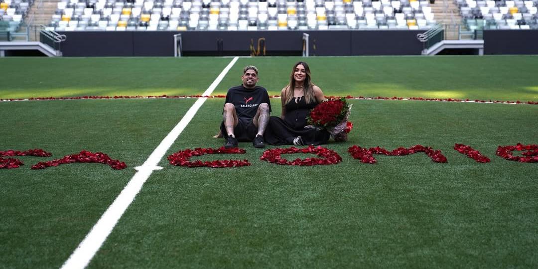 Rubens, ex-Atlético, pediu namorada em casamento no gramado da Arena MRV (Reprodução/ Redes Sociais)