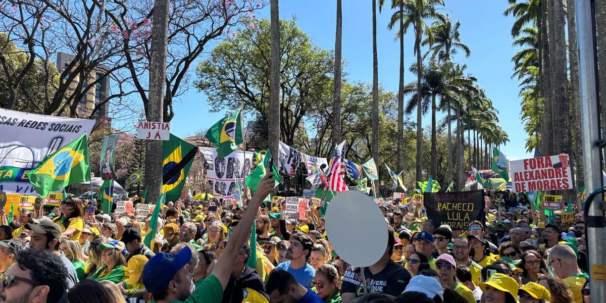 Manifestação da direita na Praça da Liberdade (Bernardo Haddad)