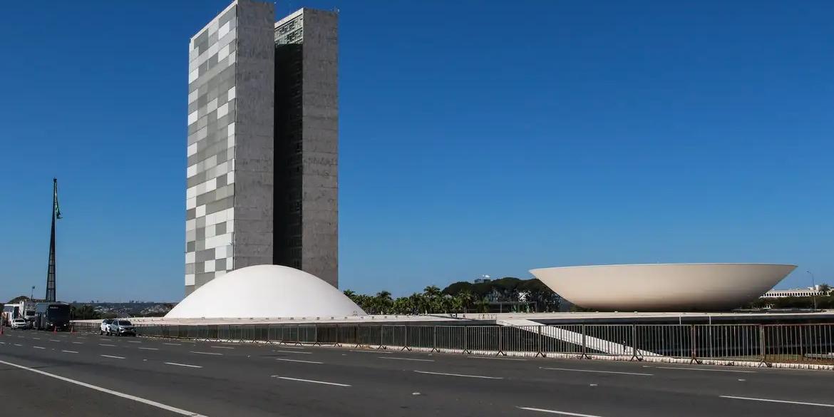 Deputados e senadores brasileiros voltam do recesso parlamentar nesta terça-feira (5) (Divulgação / Agência Brasil)