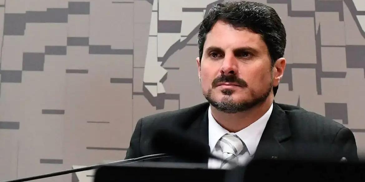 A ordem de Moraes determinou ainda a apreensão do passaporte diplomático utilizado pelo parlamentar para deixar o país (Divulgação / Agência Brasil)