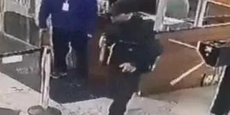 Detento, após o crime, vestiu a farda do policial penal para sair do hospital (Reprodução/Vídeo)