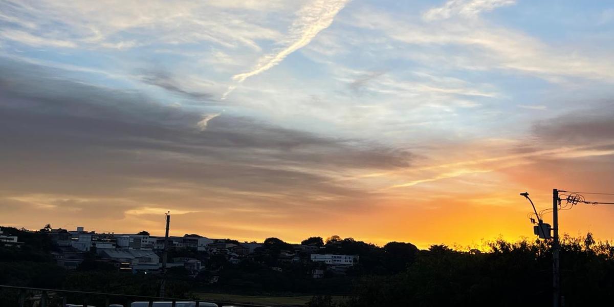 Céu amanheceu parcialmente nublado nesta terça (Valéria Marques/Hoje em Dia)