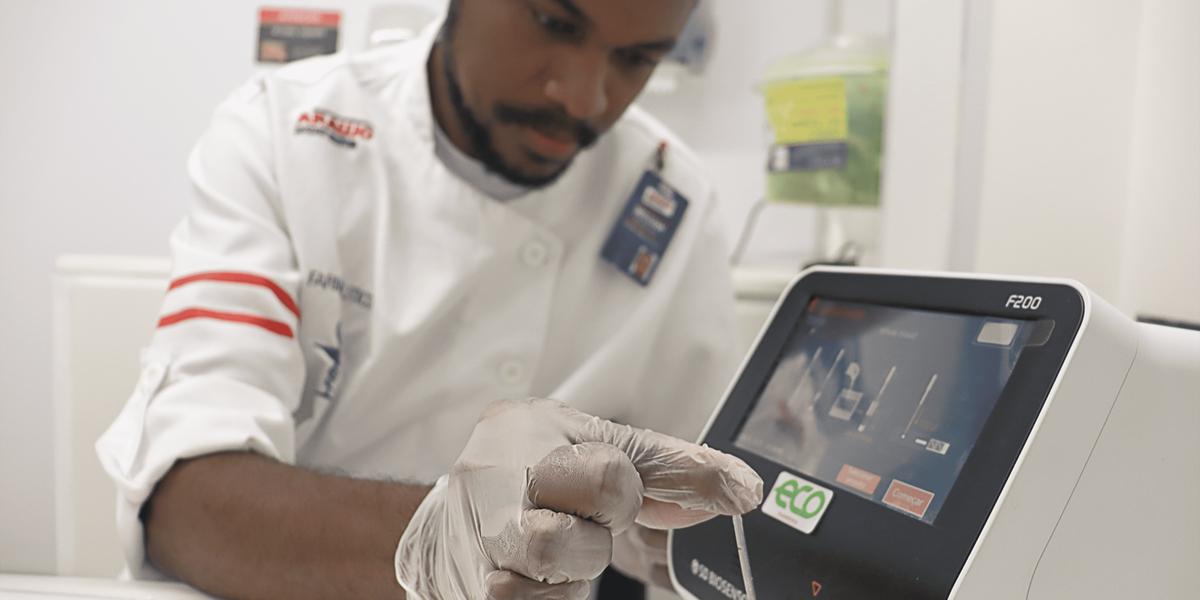Teste rápido de PSA é feito gratuitamente em unidades da Araújo até 21 de agosto ou enquanto durarem os estoques (Arquivo Araújo)