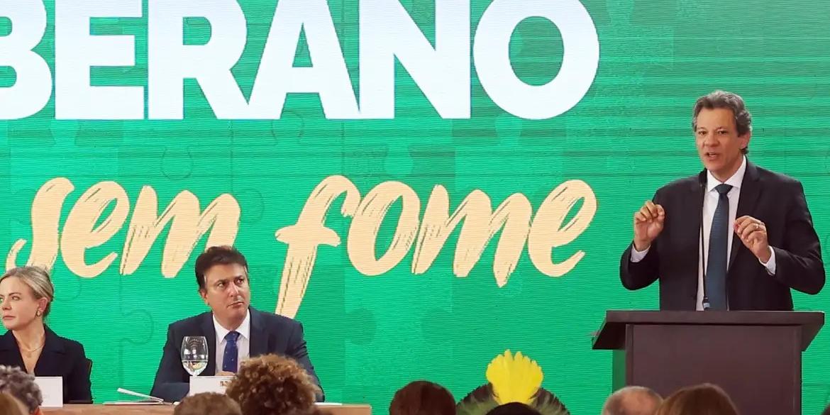 Haddad iniciou sua participação no evento destacando uma série de “notícias boas” que acabaram perdendo espaço na mídia por conta da preocupação com os efeitos do tarifaço no Brasil (Antonio Cruz/Agência Brasil)