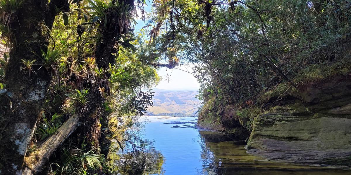 Pais terão acesso gratuito a parques naturais como Ibitipoca (MG), Chapada dos Veadeiros (GO) e Caminhos do Mar (SP) durante o mês de agosto (Janela do Céu/Divulgação)