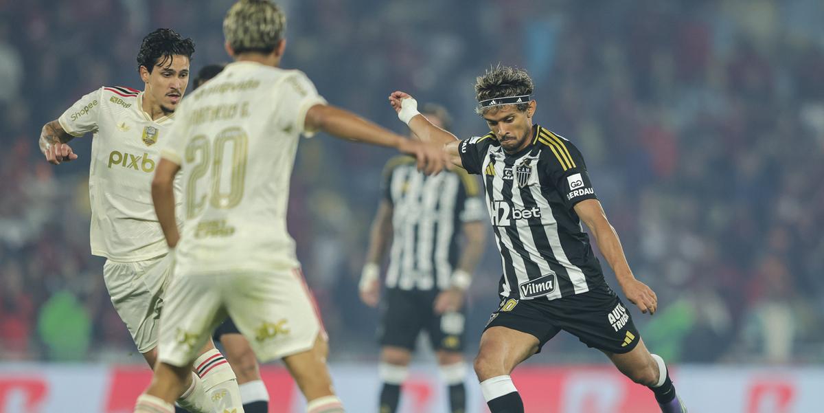 Scarpa pode jogar novamente pela ala esquerda do Galo (Foto: Pedro Souza / Atlético)