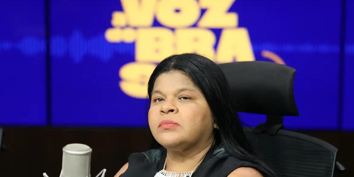 Ministra dos Povos Indígenas, Sônia Guajajara, anunciou, nesta quarta-feira (6), que no fim do encontro será assinada uma portaria conjunta com o Ministério das Mulheres (MMulheres) de criação de grupo de trabalho interministerial para dar andamento à construção desse plano (Valter Campanato/Agência Brasil)