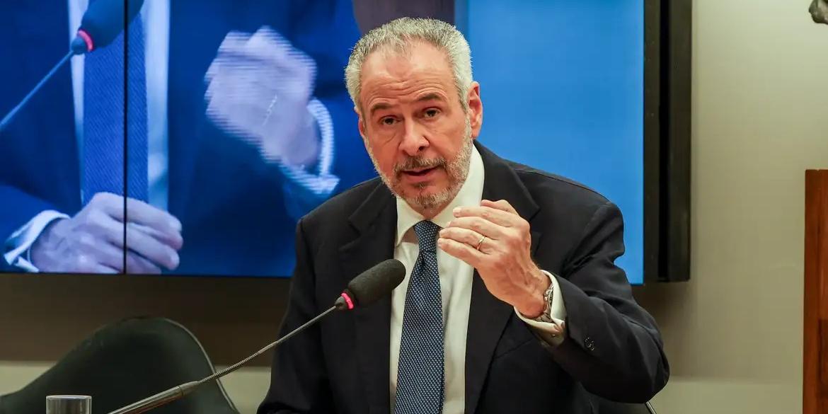 “Evidentemente eu quero que todos participem, porque senão eles dizem que não vai ser legítimo se os países mais pobres não puderem participar”, avaliou o embaixador André Corrêa do Lago (Antonio Cruz/Agência Brasil)