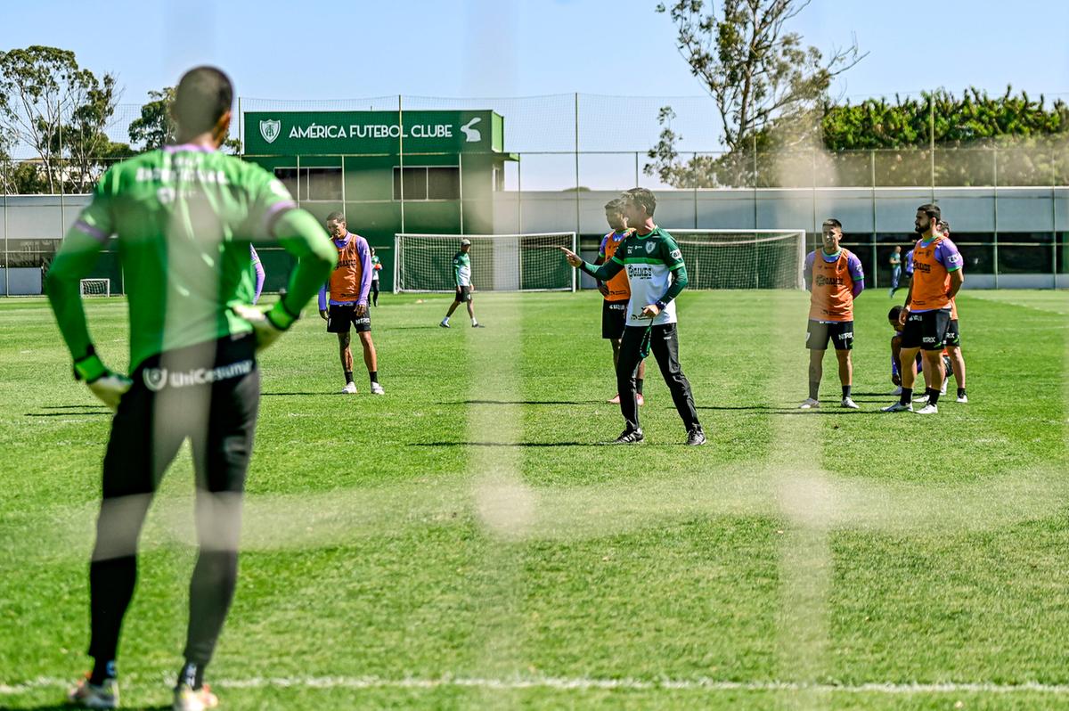 Giacomini comanda treino no América visando duelo contra o Remo (Mourão Panda / América)